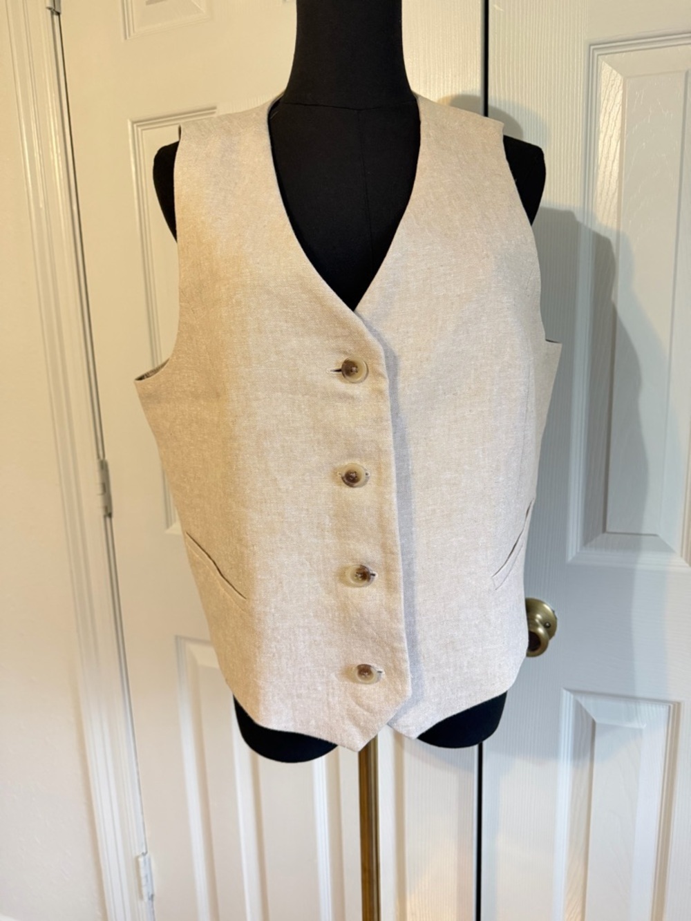 Women's Cream Button-Front Linen Vest - Tailored Sleeveless Shirt